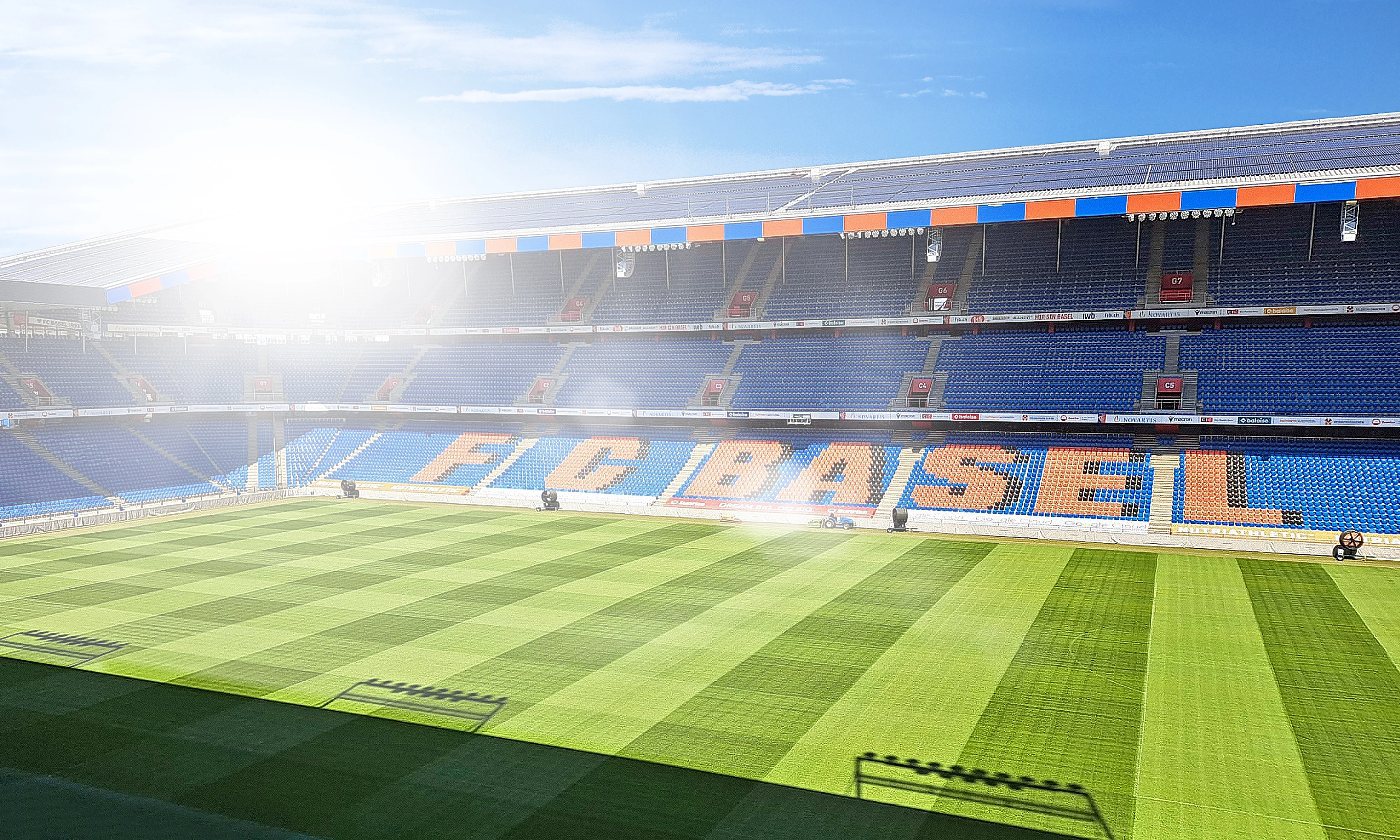 Sportplatzbau-Firma Garten-Moser beim Bau eines modernen Stadions.