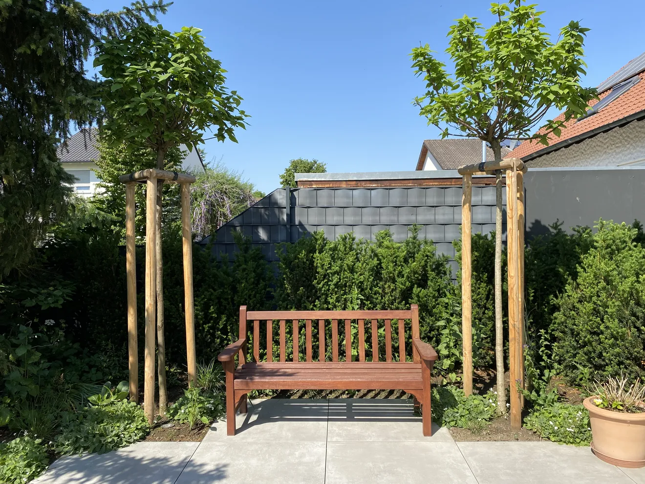 Gartenplanung mit bestehenden Gehölzen